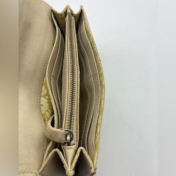 Fossil Genuine Leather Beige Wallet SWL 9689 - Picture 5 of 11